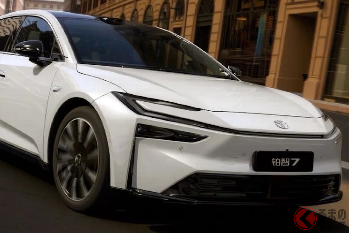 流麗なクーペボディのトヨタ「bZ7」、ディザー画像が公開された