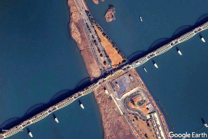 国道1号の伊勢大橋（画像：Google Earth）。