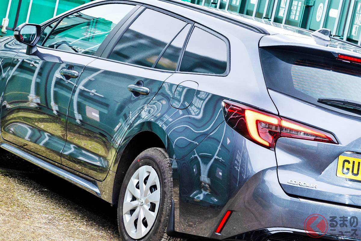 トヨタ「カローラ プロフェッショナル ハイブリッド」(画像は英国仕様の「カローラ コマーシャル」)