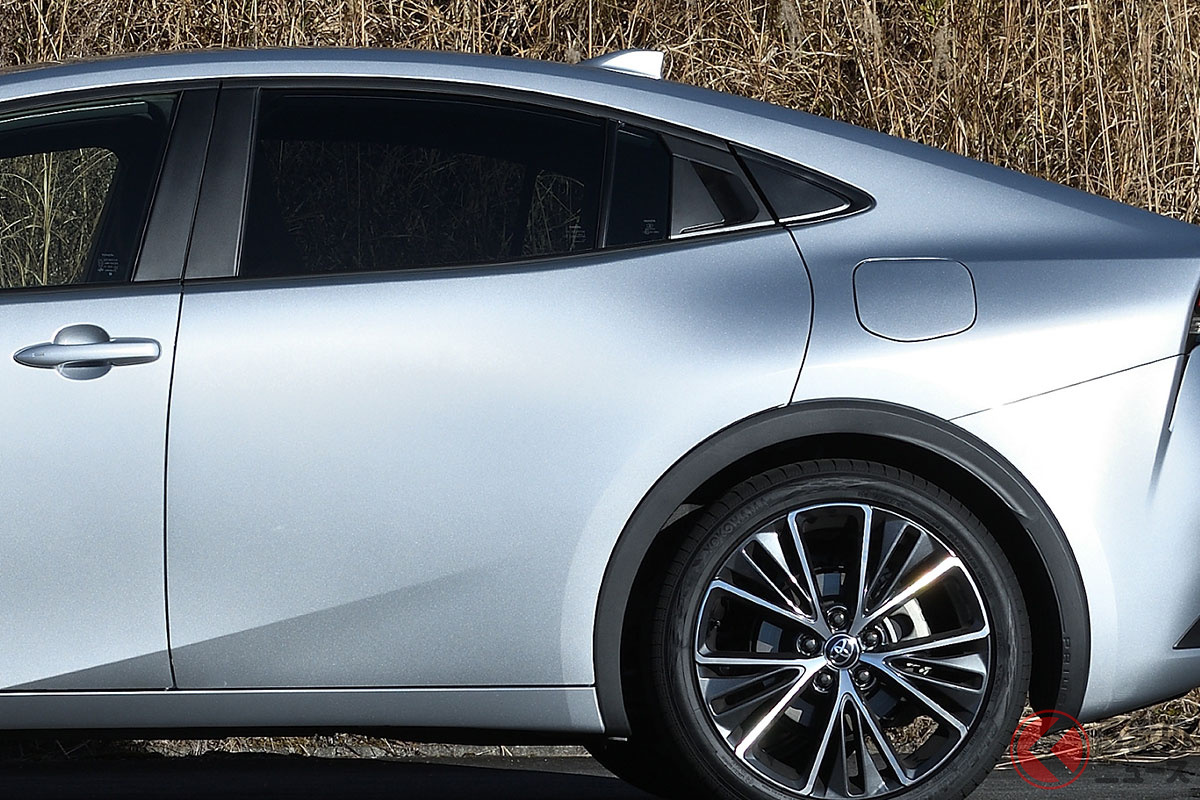 トヨタ「プリウス」後席のドアハンドルどこ?