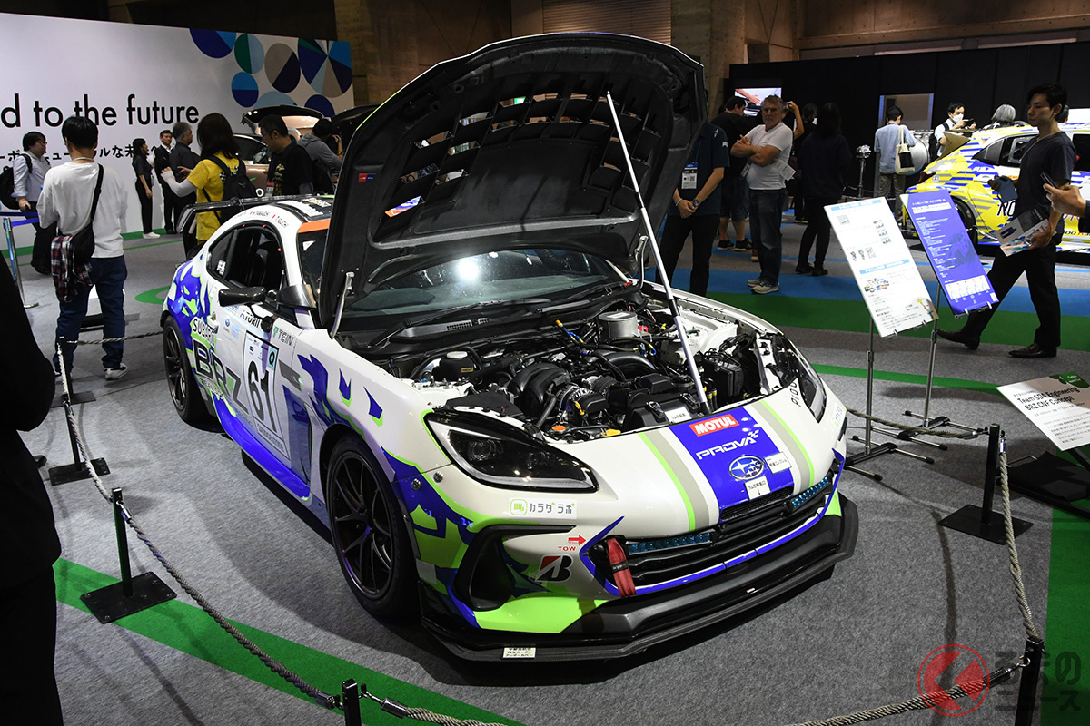 スーパー耐久シリーズに参戦した「Team SDA Engineering BRZ CNF Concept」を展示