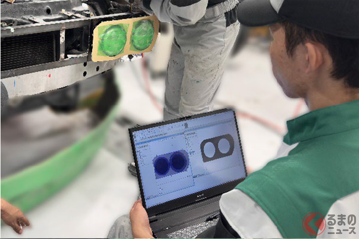 ヘッドライトカバーは、NEO SKYLINEを担当するデザイナーが図面を書き起こした(画像提供:日産京都自動車大学校)