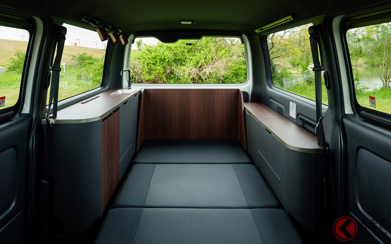 「Van Life Kit For HIACE」アウトドアライフイメージ