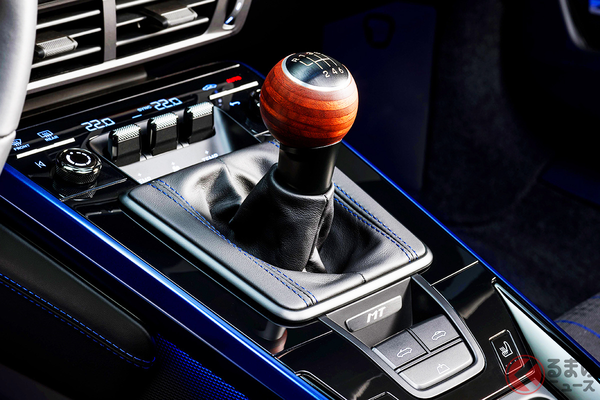 ウッドのシフトノブがオシャレ! ポルシェ新型「911カレラT」発表!