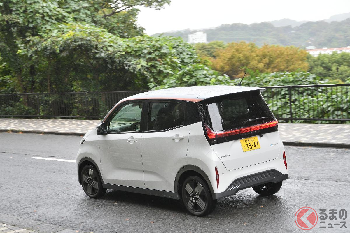 燃費20km/lの軽自動車との比較で、月750km走行、ガソリン単価175円、電気単価31円/kWhとした場合、5年間で約30万円もランニングコストがオトクになるとのこと。