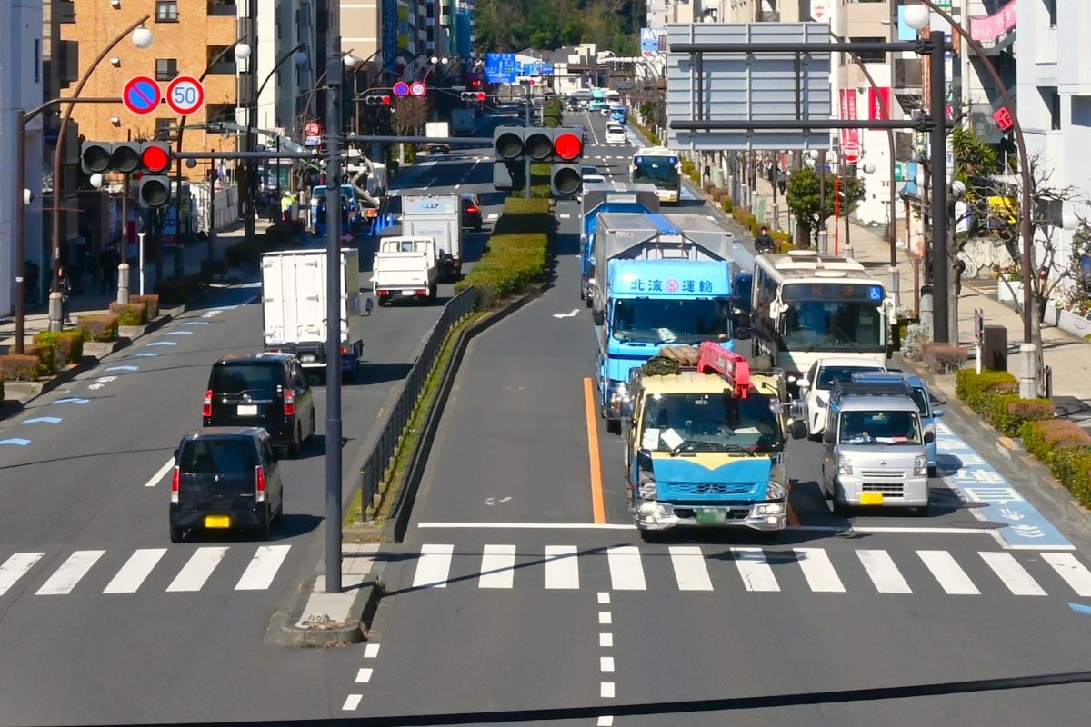 日本の道路のイメージ（画像：写真AC）。