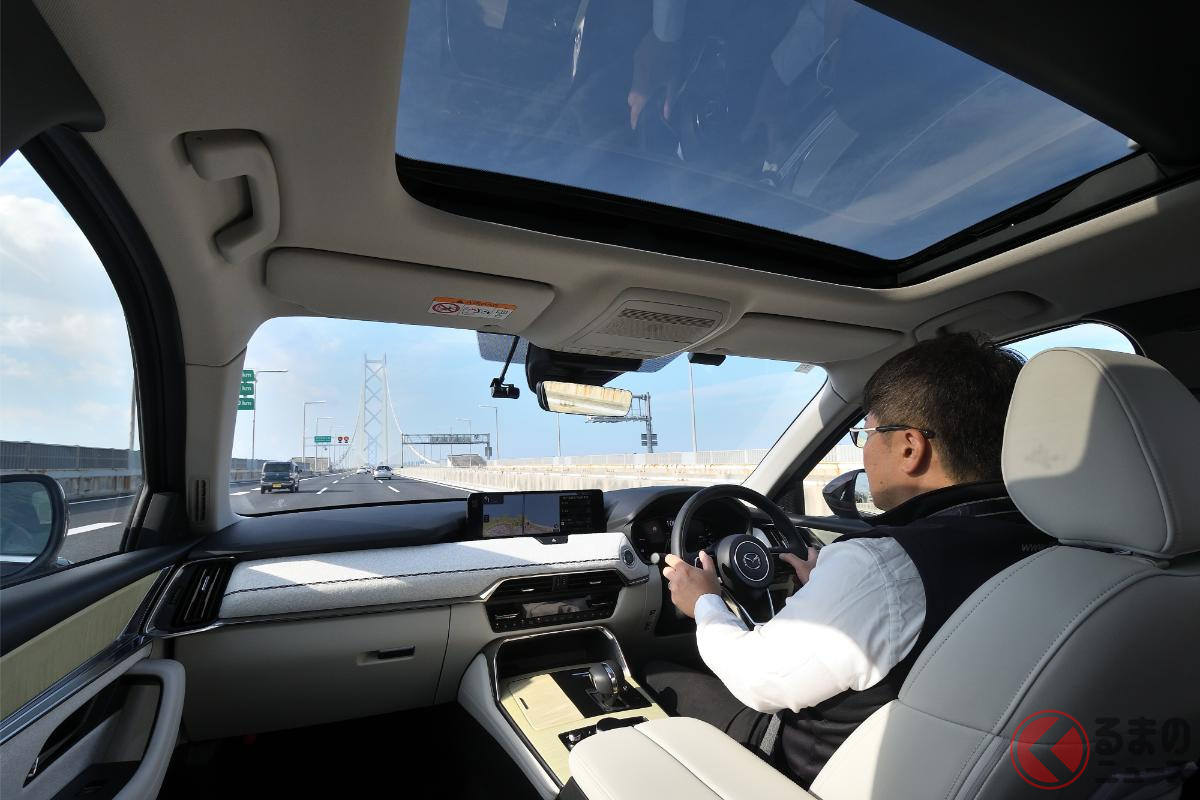 新型CX-80を試す筆者(山本シンヤ)