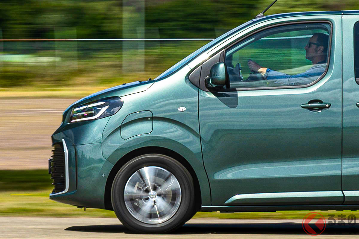 9人乗り仕様のミニバンもイイ!