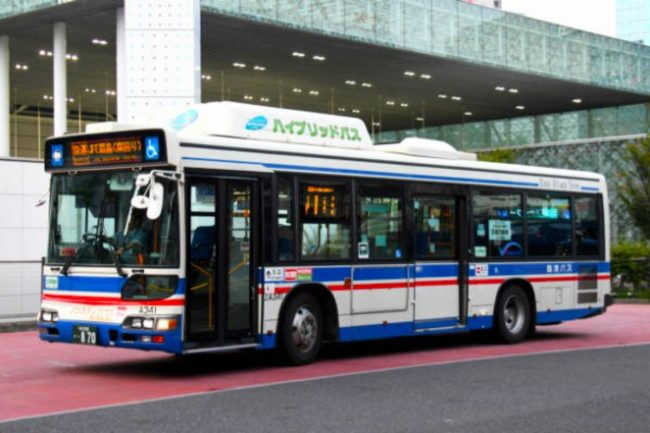 まるで電車!?「パンタグラフで集電する路線バス」爆誕へ 「わずか10分