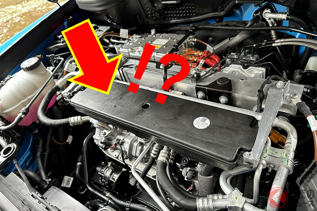 エンジンルームにスピーカーが入ってる!