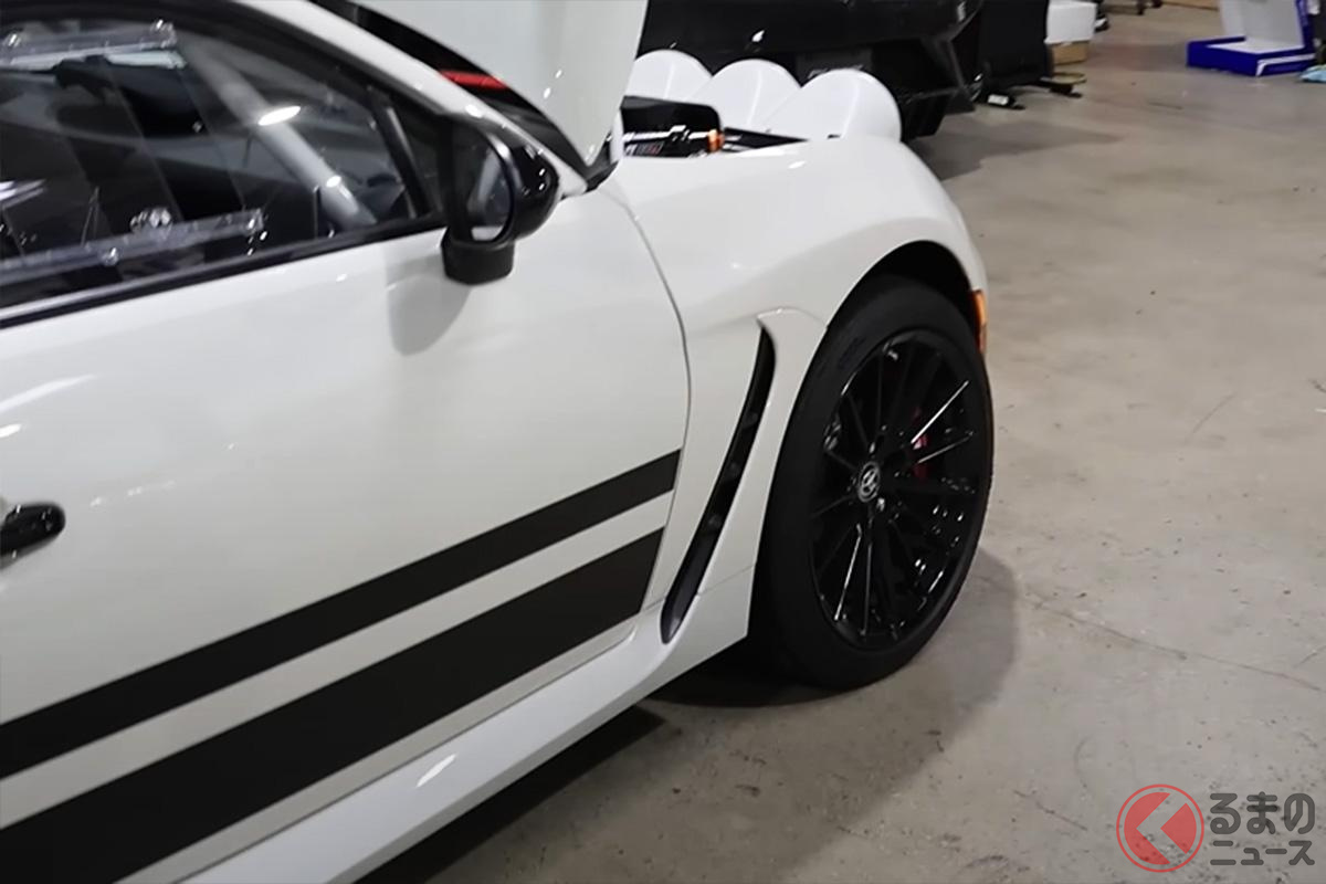 トヨタが「GR86」に「GRカローラ」パワートレインを搭載した現代版「セリカ」の制作秘話とは現代のセリカとも言うべき「GR86×GRカローラ」のカスタムマシン制作風景(画像提供:Larry Chen)