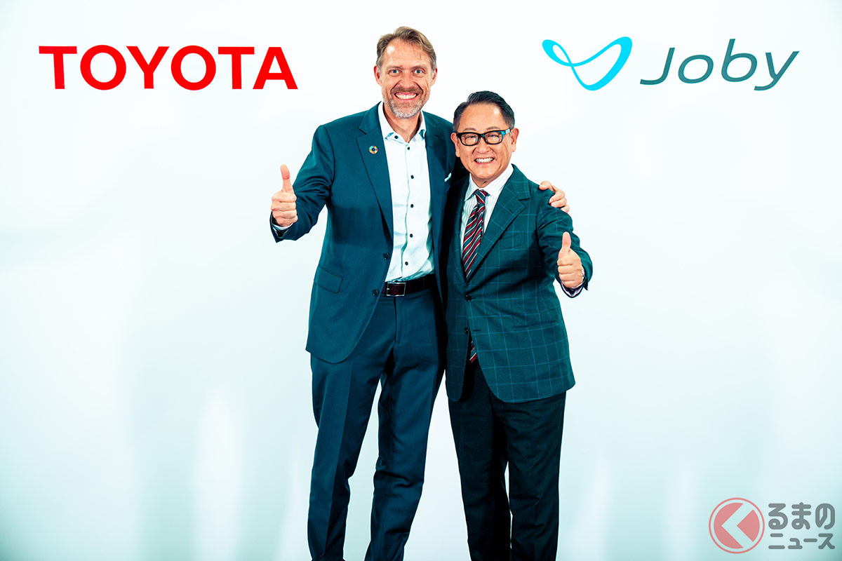 Joby ジョーベン・ビバート 創業者兼CEO(左)、トヨタ自動車 豊田章男 代表取締役会長(右)