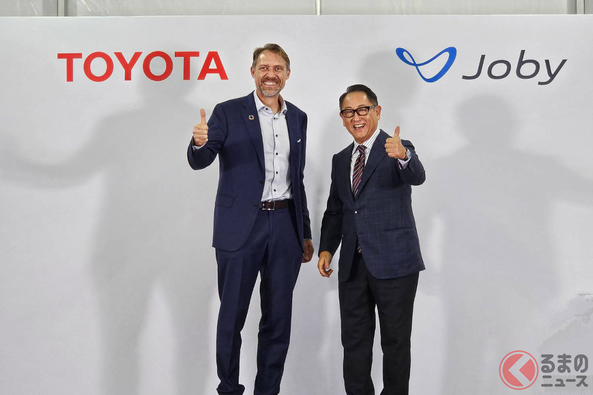 Joby ジョーベン・ビバート 創業者兼CEO(左)、トヨタ自動車 豊田章男 代表取締役会長(右)