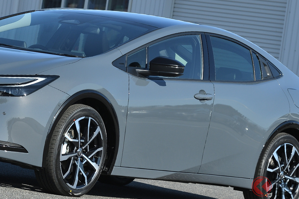 トヨタ「プリウス」後席のドアハンドルどこにある?