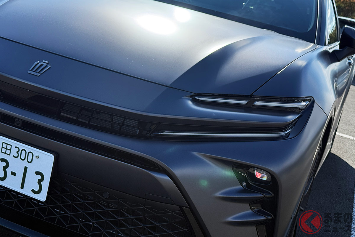 マットな「クラウンスポーツ」実車登場!