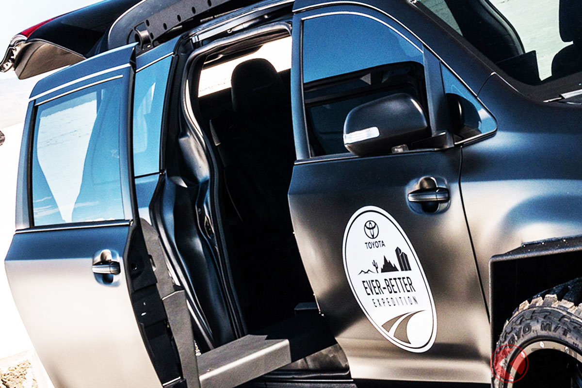 前ドアの開き方にも注目!「トヨタ アルティメット ユーティリティビークル(UUV)」