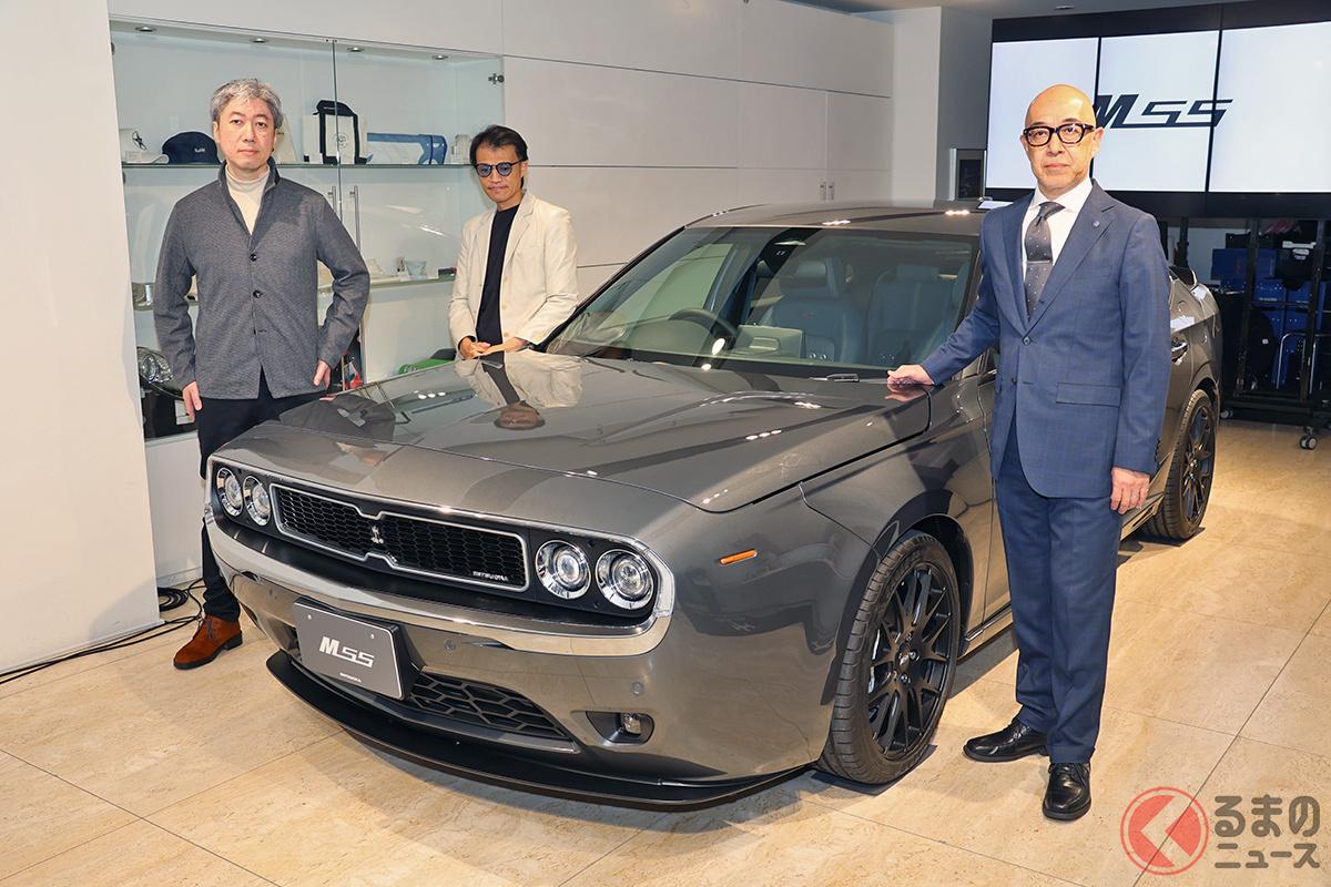 ミツオカ「エムダブルファイブ」開発に携わった渡部 稔 執行役員 ミツオカ事業部 営業企画本部長(右)と、インテリアデザイン担当の青木 孝憲氏(中央)、エクステリアデザイン担当の渡辺 清和氏(左)