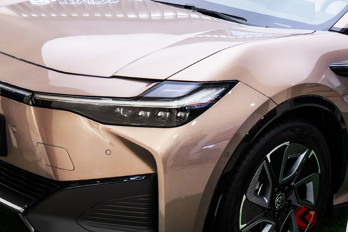 えっ!めちゃカッコいい! トヨタの4ドアセダン「bZ3」とは