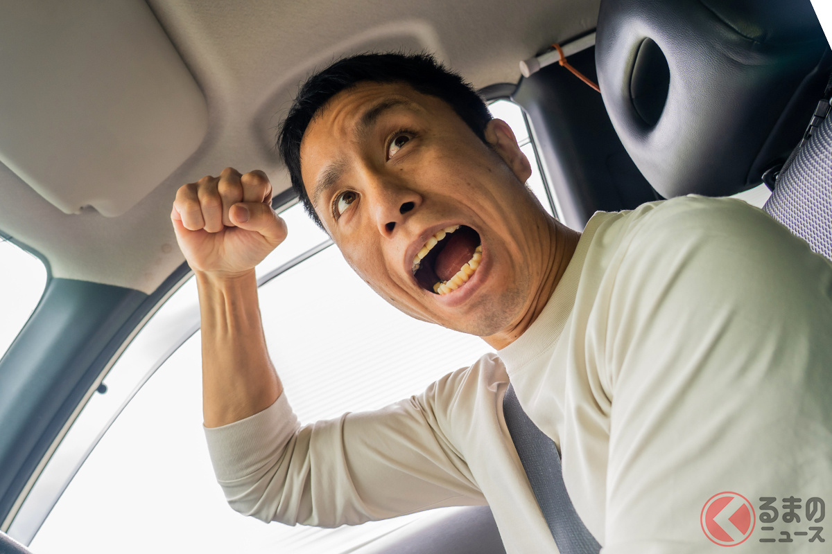 運転中怒りをあらわにする男性(イメージ)