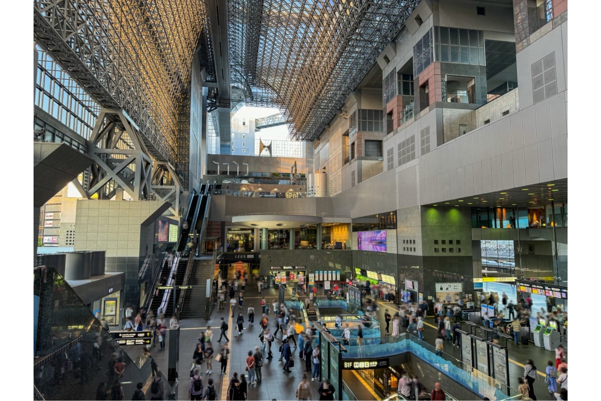 JR京都駅（画像：Google Earth）。