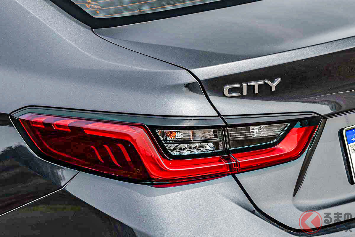 顔がカッコイイ!コンパクトセダン!