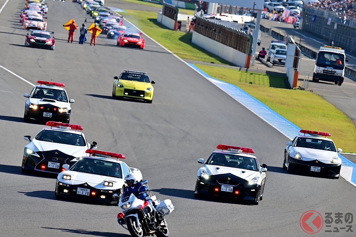 栃木県警が誇るスーパーカーパトカーが一挙出動!華麗なフォーメーション走行でスーパーGTを盛り上げる!