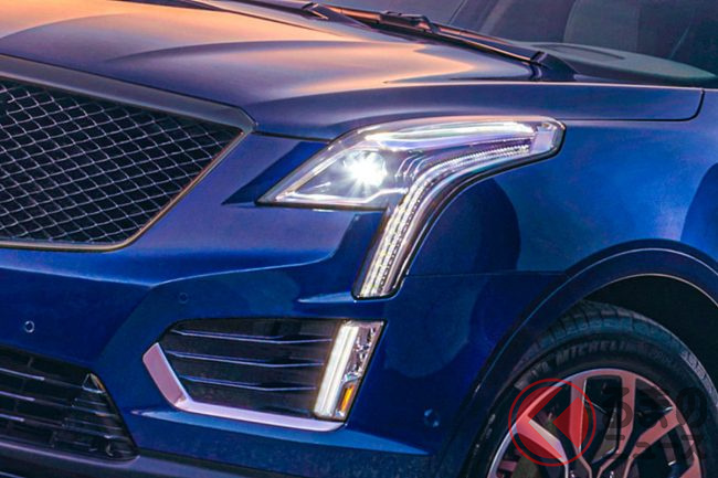 900万円超え！ キャデラック「高級SUV」新発表！ 迫力顔の「XT5