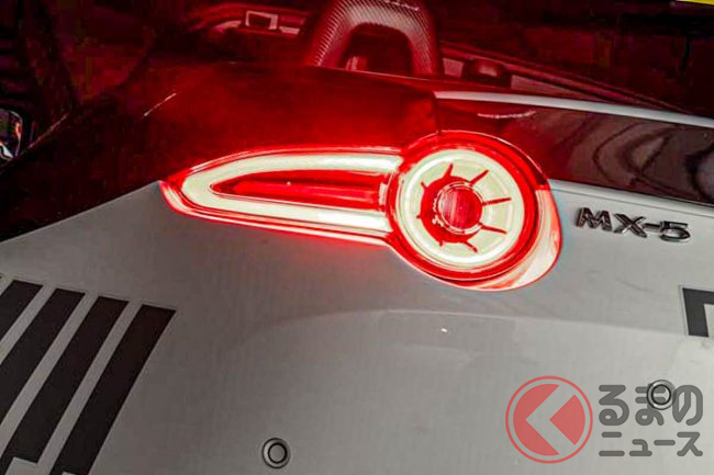 マツダ新型「スポーツカー」公開！ 2.0リッターエンジン搭載の
