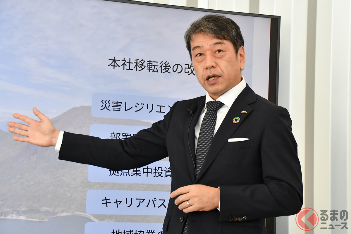 記者発表会にて登壇する日本ミシュランタイヤ社長の須藤元 氏