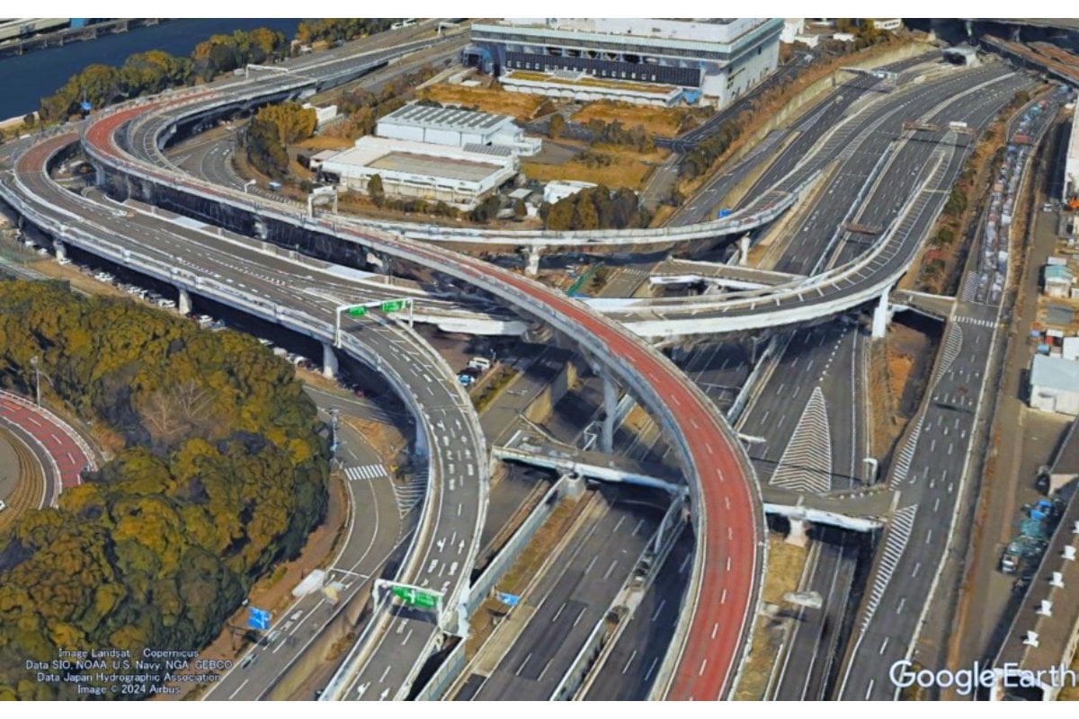 首都高湾岸線の大井JCT（画像：Google Earth）。