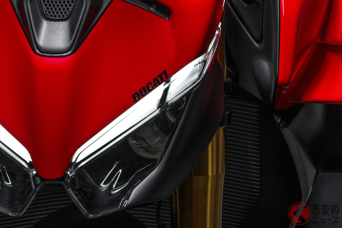 ドゥカティ 新型「ストリートファイターV4」(2025年モデル)