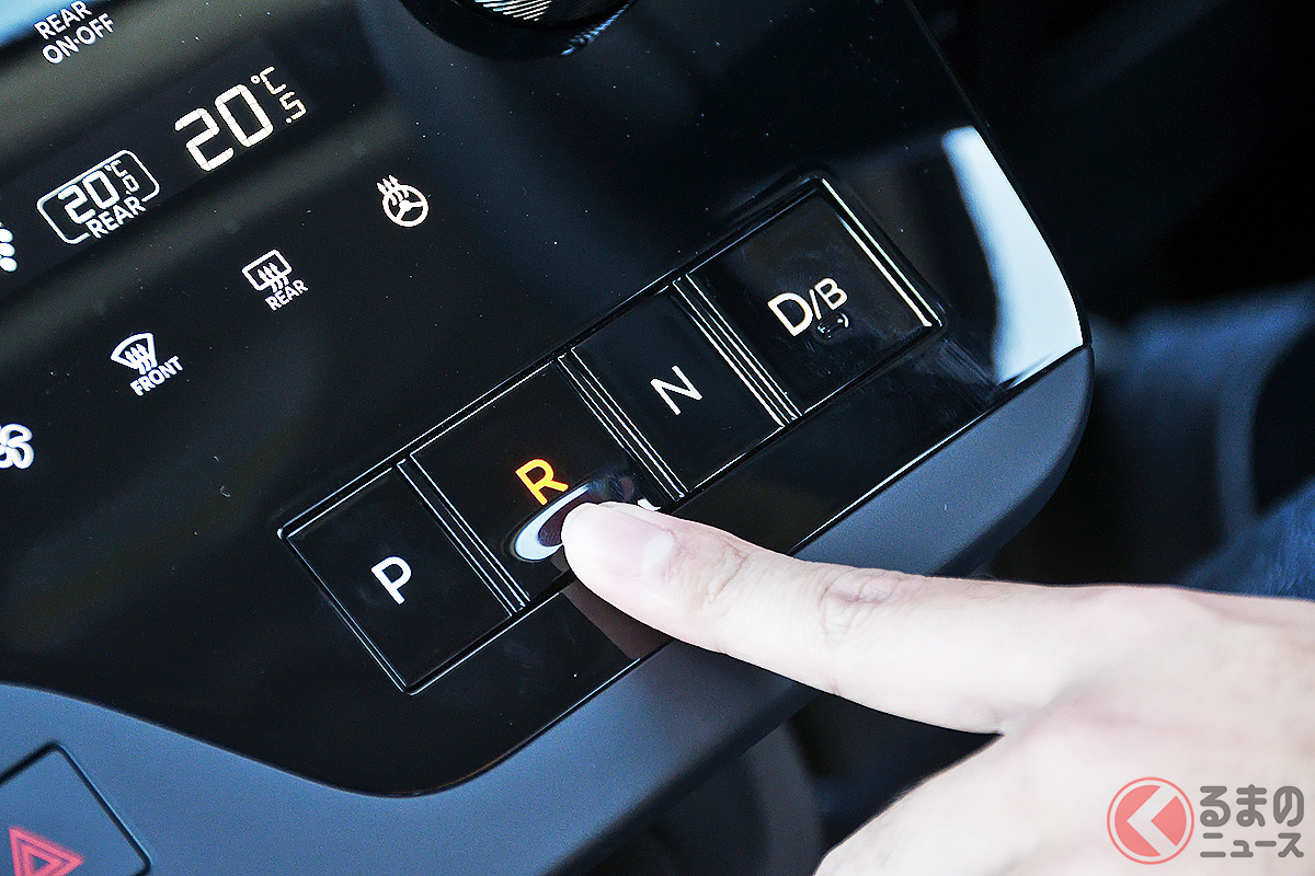 日産「セレナ」のシンプル過ぎる電制シフト(シフトスイッチ)に「反響の声」集まる!