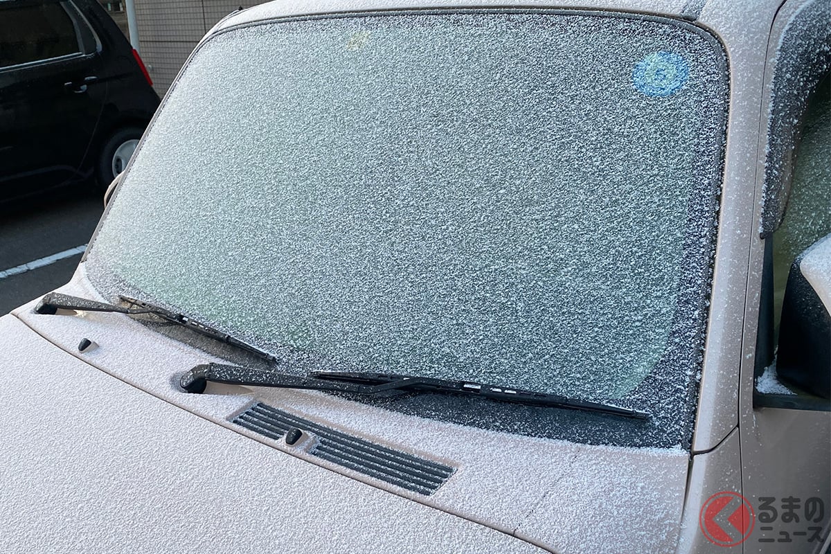 フロントガラスが凍ってる… どうすればいい?