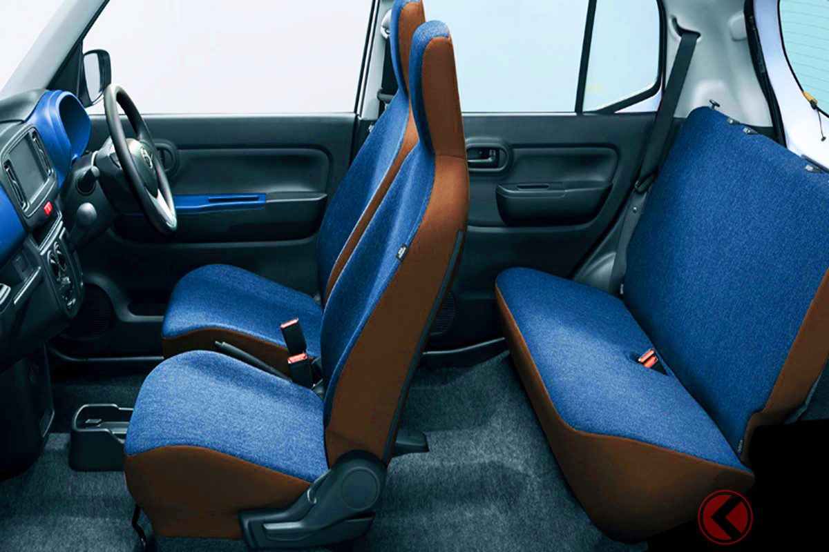 デニム風のブルー×ブラウンの内装がオシャレ! レクサスじゃないマツダの「GS」とは?