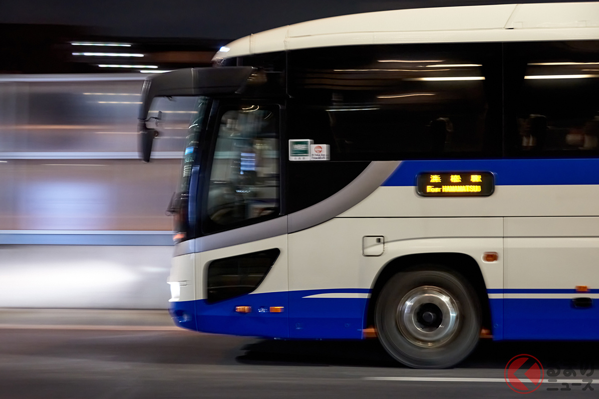 Unexpected Troubles on Overnight Buses: Inconsiderate Passengers Causing Mayhem! Navigating the Fine Line of Major Etiquette Violations