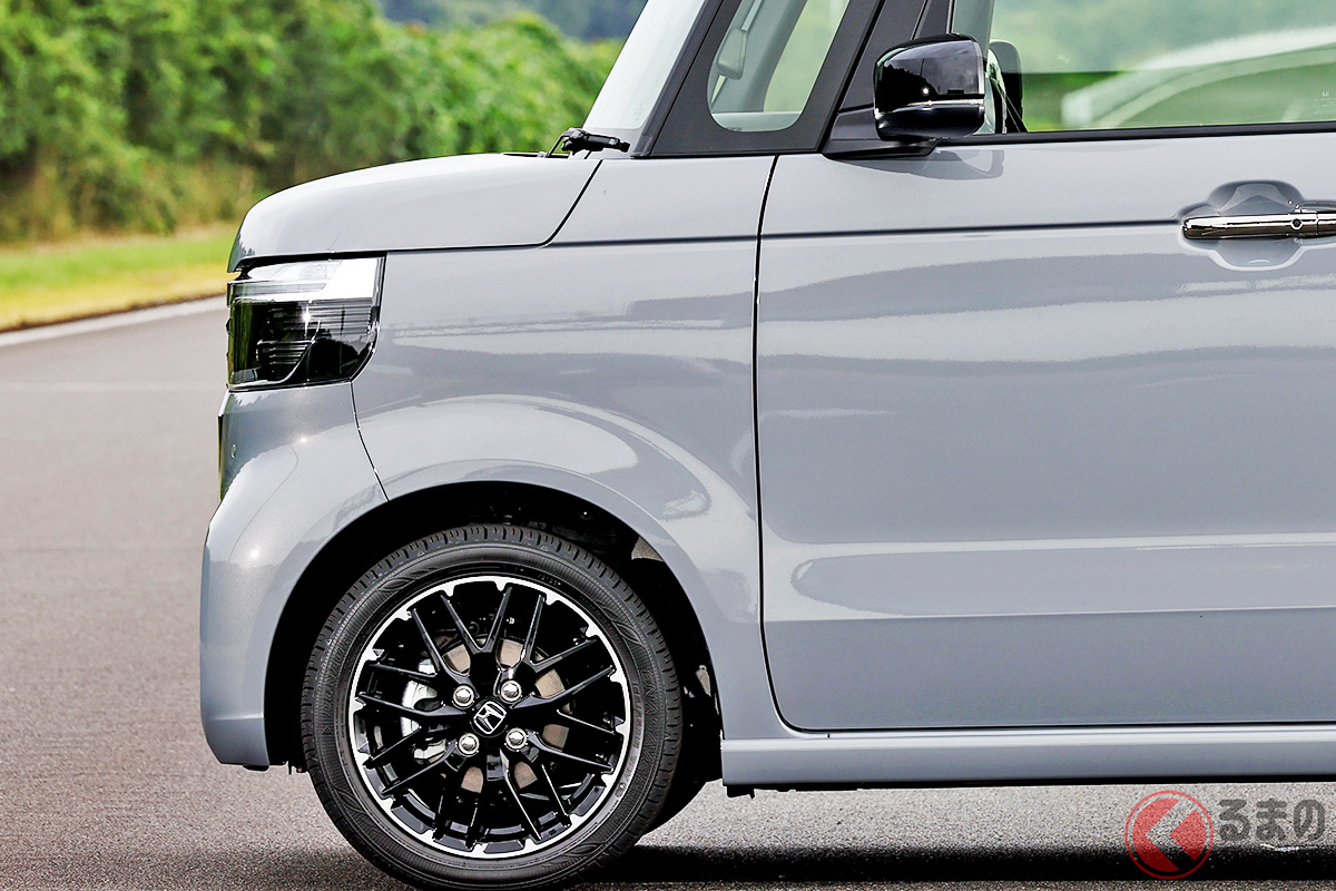 ブラックアルミホイールも精悍な「N-BOXカスタム ターボ コーディネート スタイル」