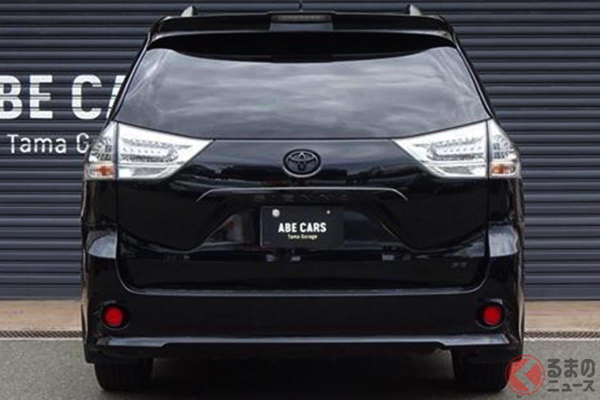 黒いトヨタエンブレム! 3代目シエナが中古車市場で販売されている(画像提供:「ABE CARS Tama Garage」)