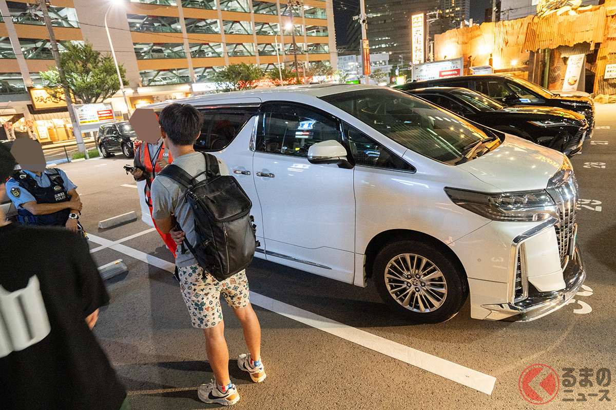 返金後、警察にアルファードをレッカーで運ぶところ。鍵や書類は全部、売人に返却されている。(画像提供:筆者)