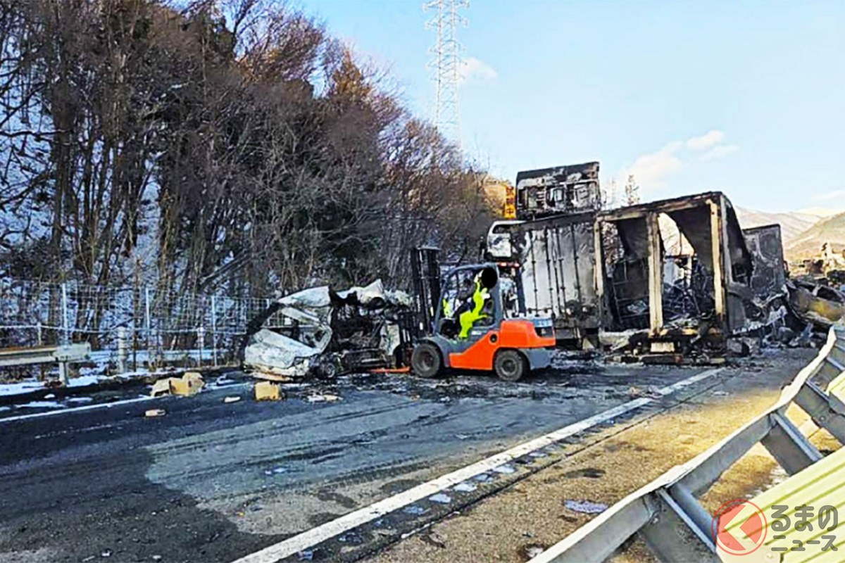「関越道利用は控えて!」 「湯沢~月夜野」通行止め続く多重事故発生で… 撤去作業進むも、解除見通し立たず 広域迂回ルートは?