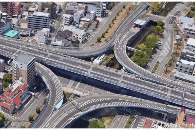 すごい多重事故…」 阪神高速が一時「通行止め！」 神戸市中心部で同時