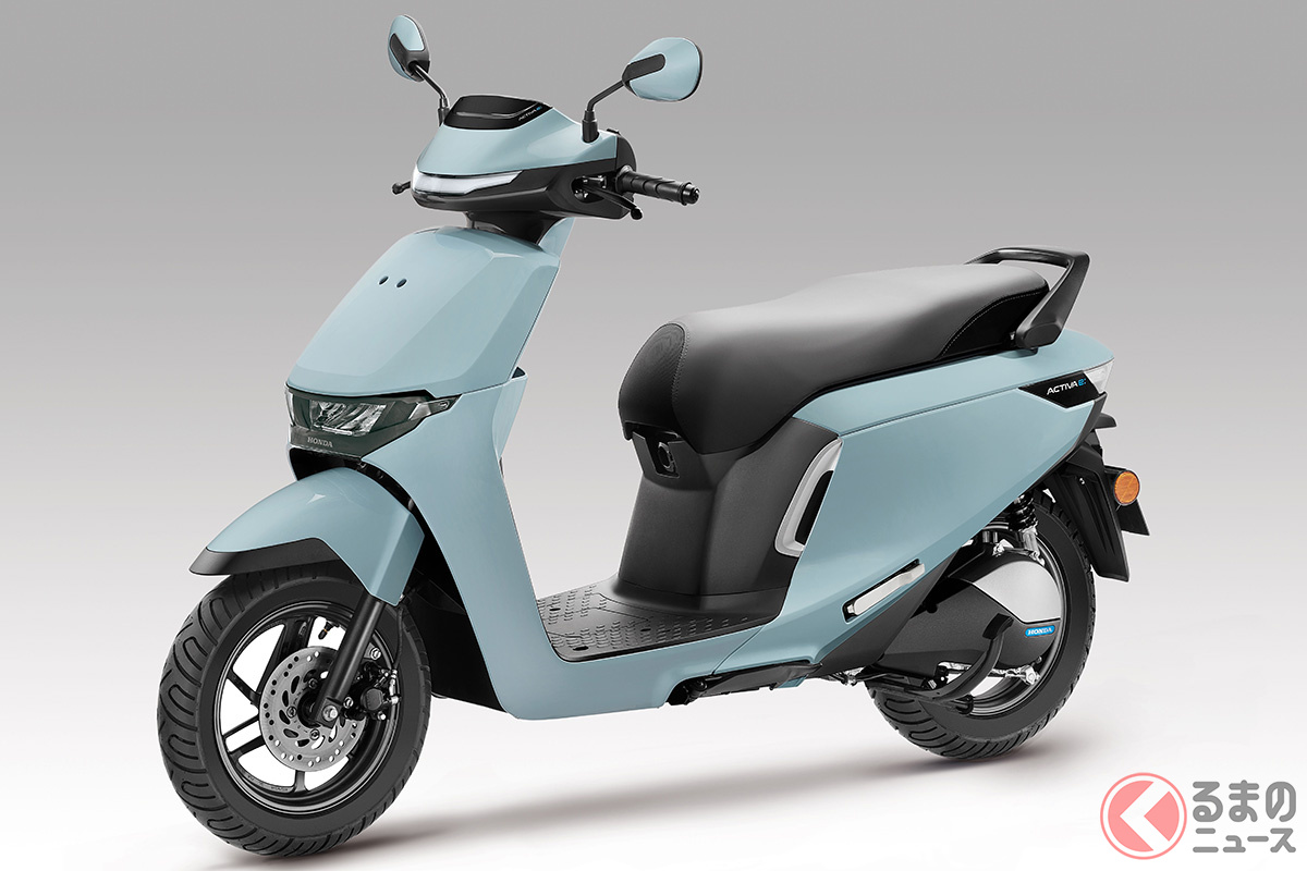 交換式バッテリー「Honda Mobile Power Pack e:」を2個を動力用電源に採用した「ACTIVA e:」