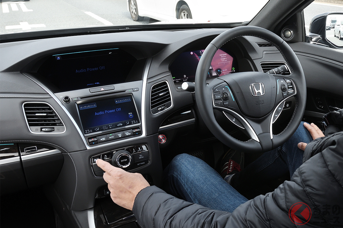 アイズオフが可能な自動運転レベル3実現へ(写真はレジェンドに搭載されたHonda SENSING Elite)