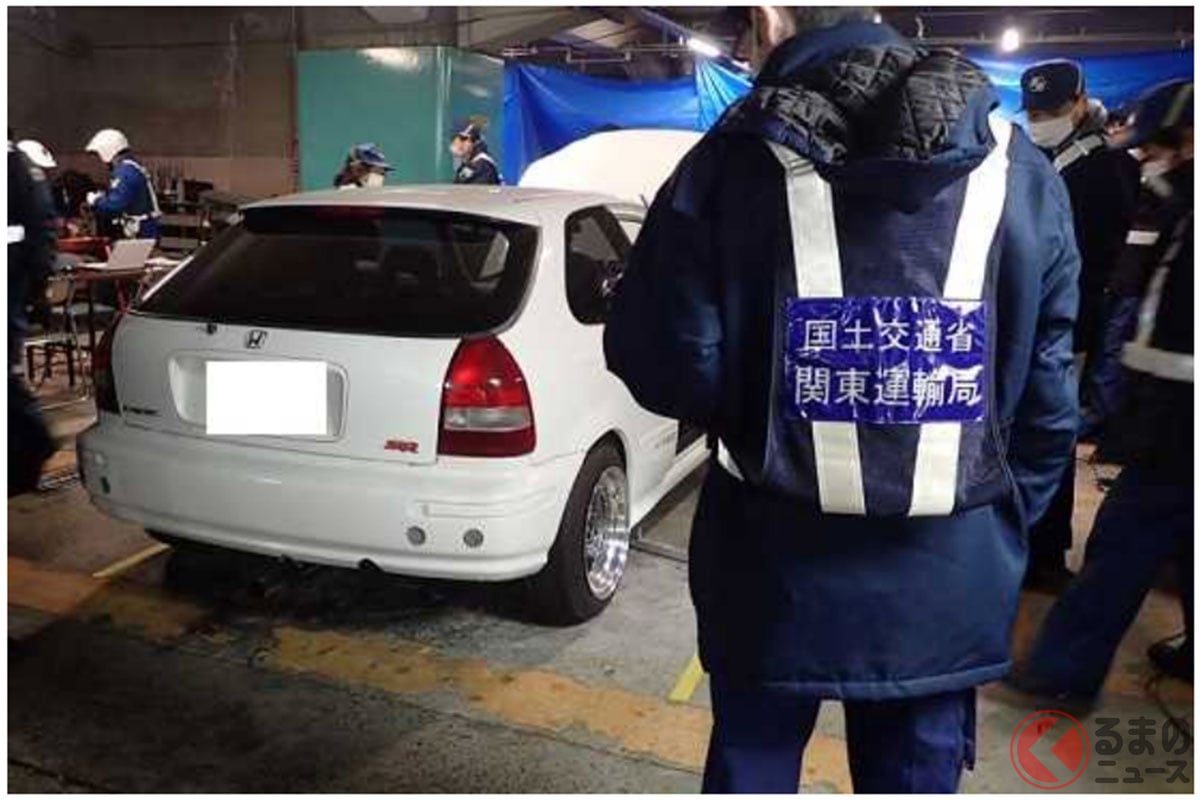 2024年12月の都心環状線白魚橋駐車場での街頭検査の様子(写真提供:関東運輸局)