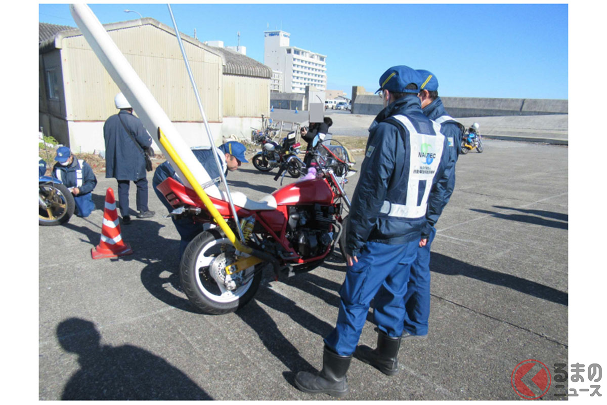 2025年1月の茨城県立大洗公園駐車場での街頭検査の様子(写真提供:関東運輸局)