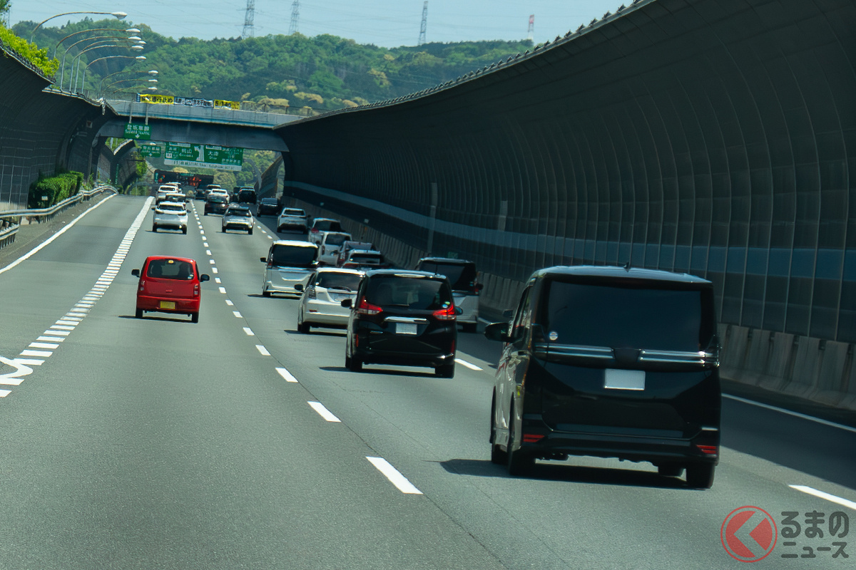 ミニバンで高速道路を走るときは「ふらつき・横転」に注意!