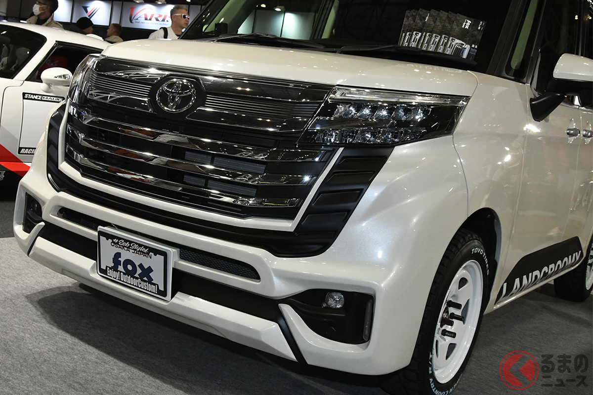 「ルーミー」をランクル顔にカスタムした「ランドクルーミー」