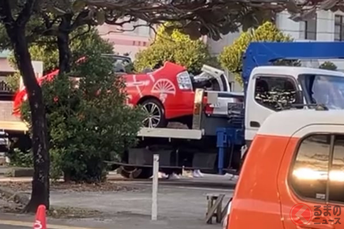 赤いプリウスはキャリアカー載せられてきたという(画像提供:アドベンチャーオキナワ)