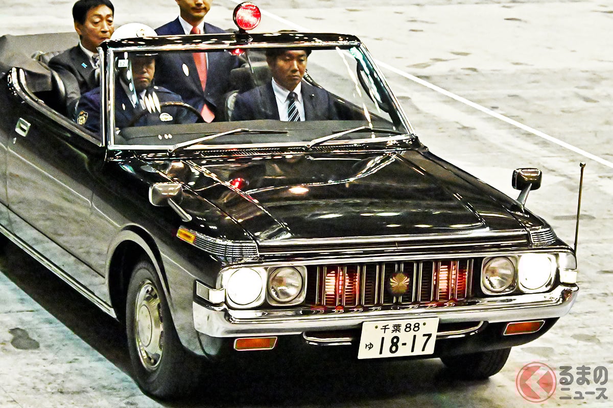 50年以上も現役!? 千葉県警察がいまも保有する希少なトヨタ「クラウン」(4代目:通称「クジラクラウン」)ベースのオープンカー
