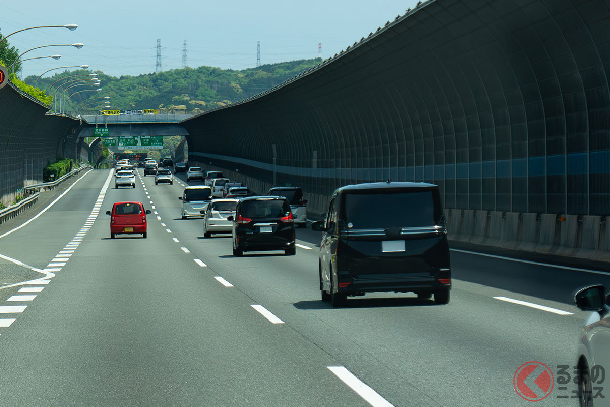 休日の高速道路のイメージ(画像:PIXTA)。
