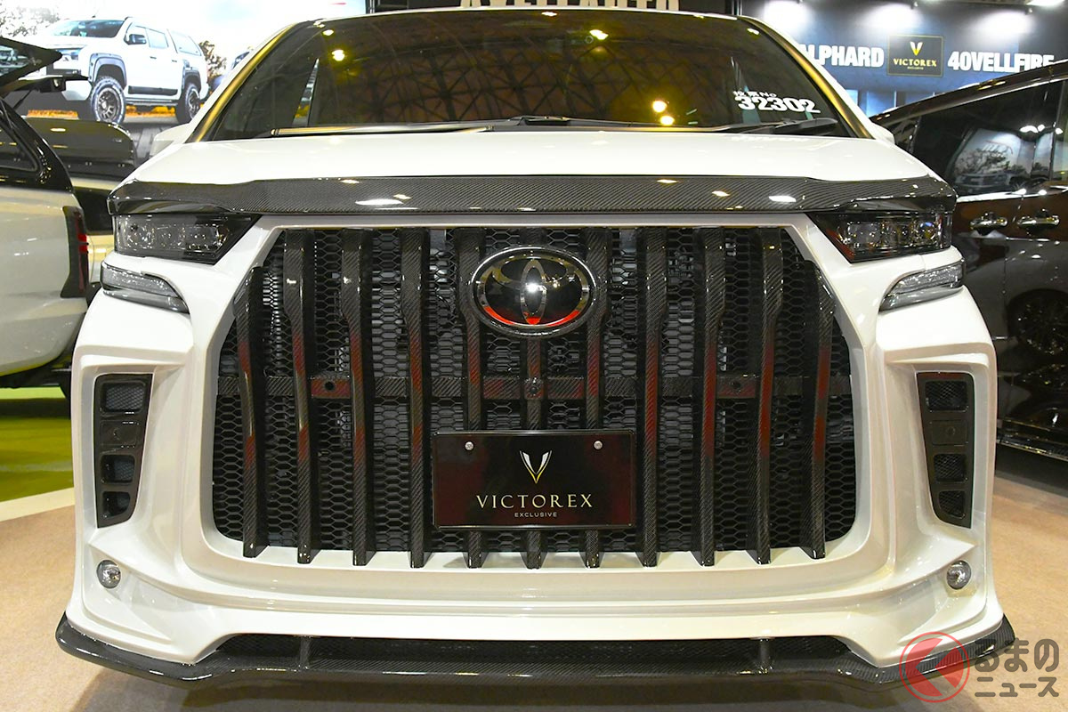 ヴェルファイアに「鉄仮面グリル」採用!